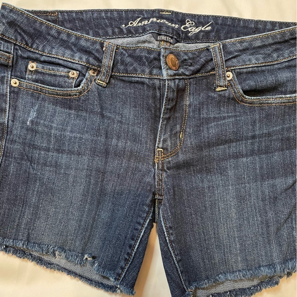 American Eagle size 6 dark wash jean shorts - Picture 2 of 12